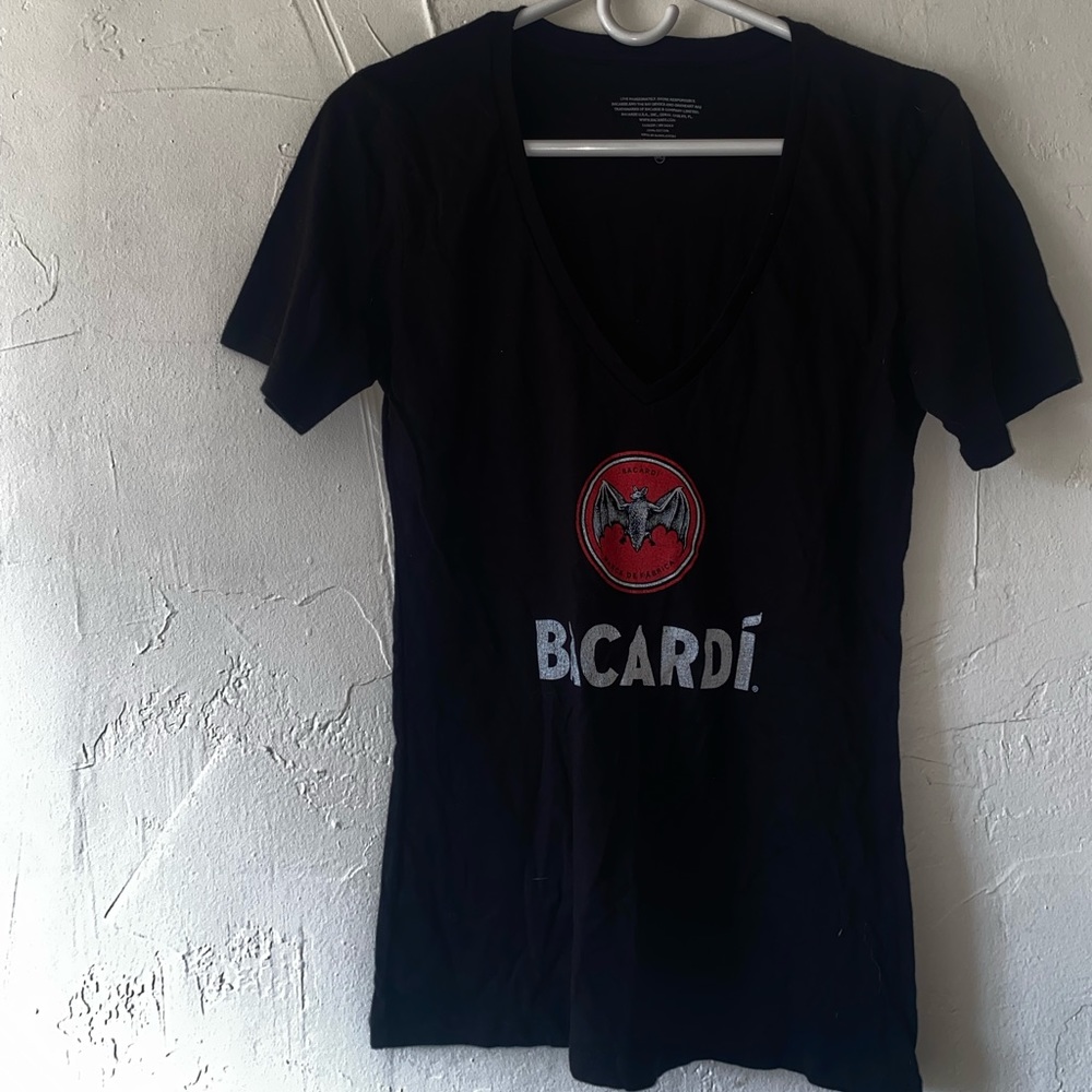 BACARDI V-NECK